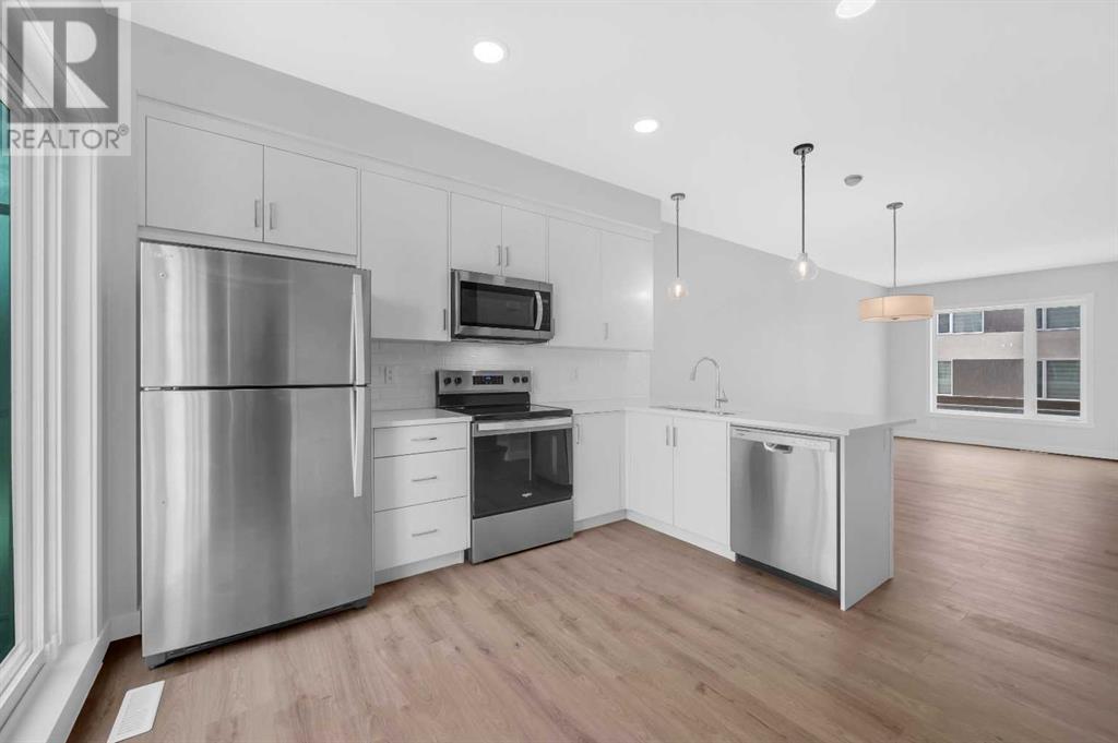 Single Family House for Sale in  Shawnee Square SW Shawnee Slopes Calgary 