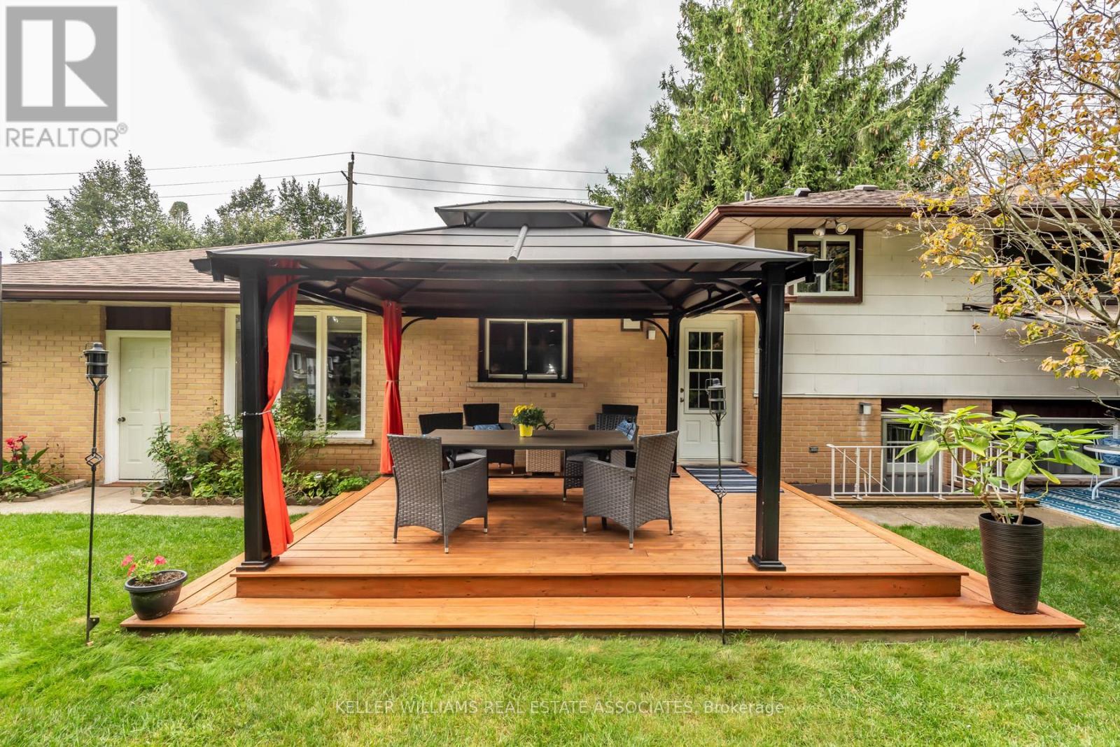 Photo 2 of 43 Kensington Avenue, Brantford ON