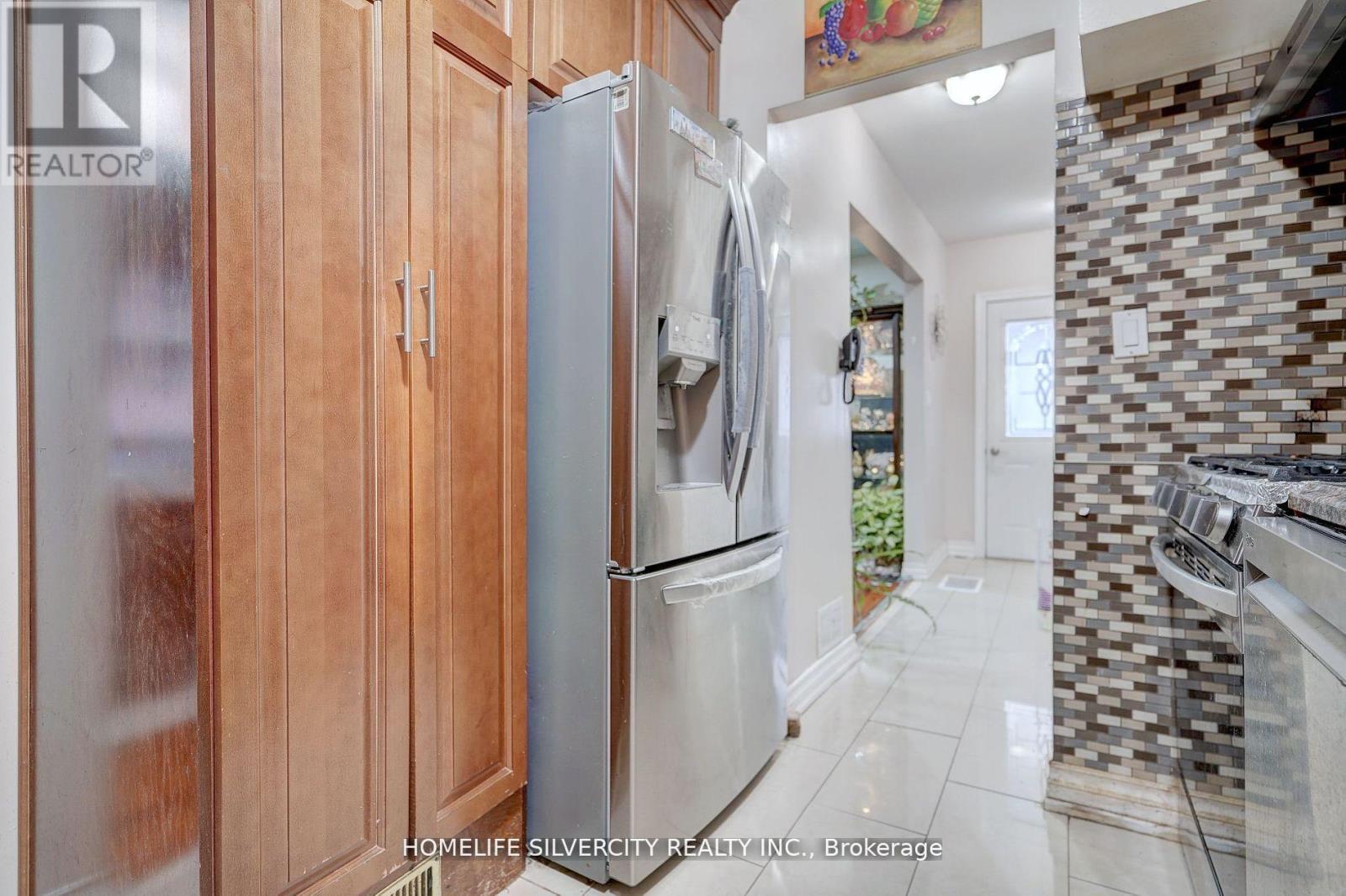 Single Family House for Sale in  AUGUST AVENUE Toronto (Oakridge) 