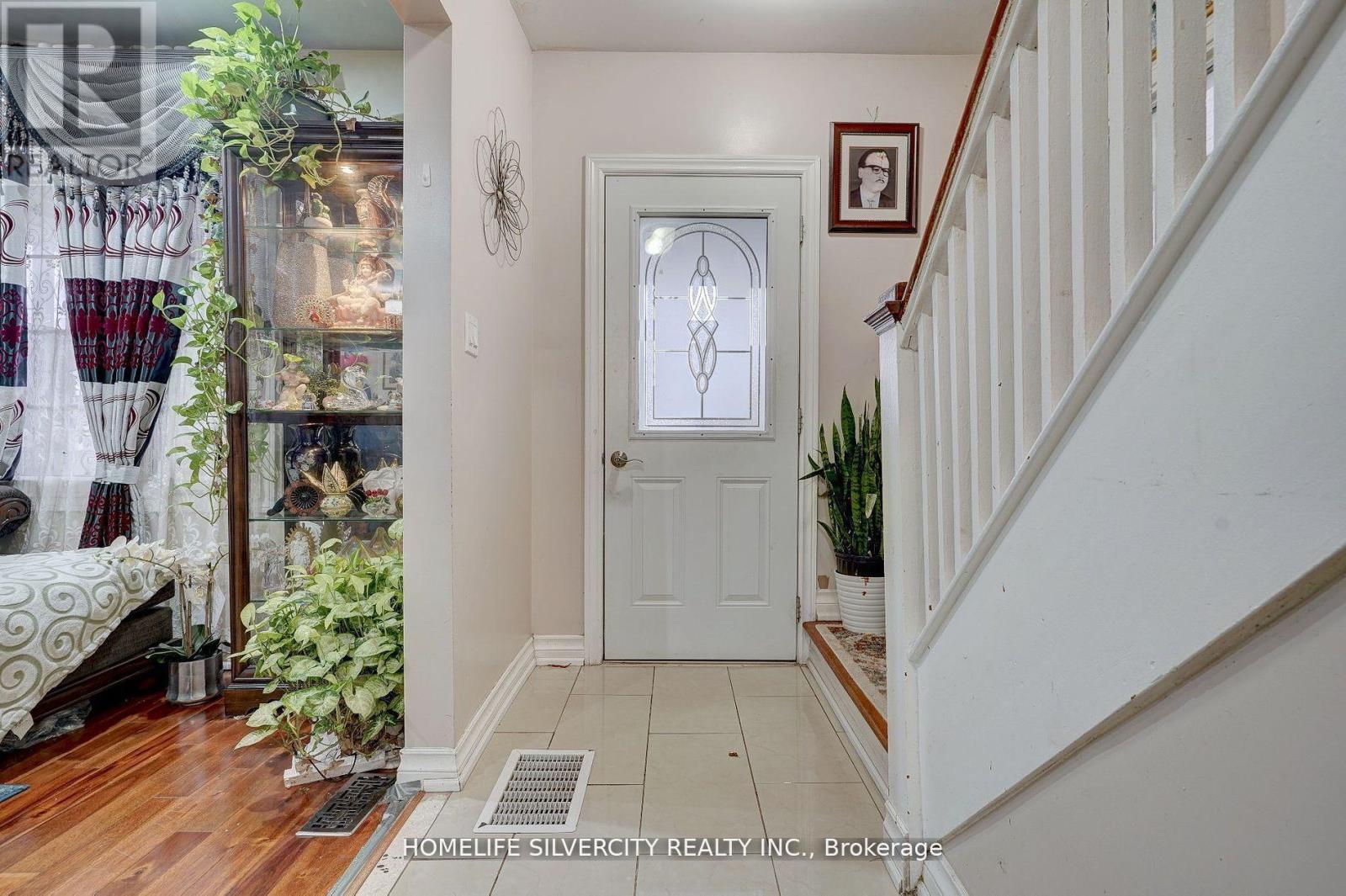 Single Family House for Sale in  AUGUST AVENUE Toronto (Oakridge) 