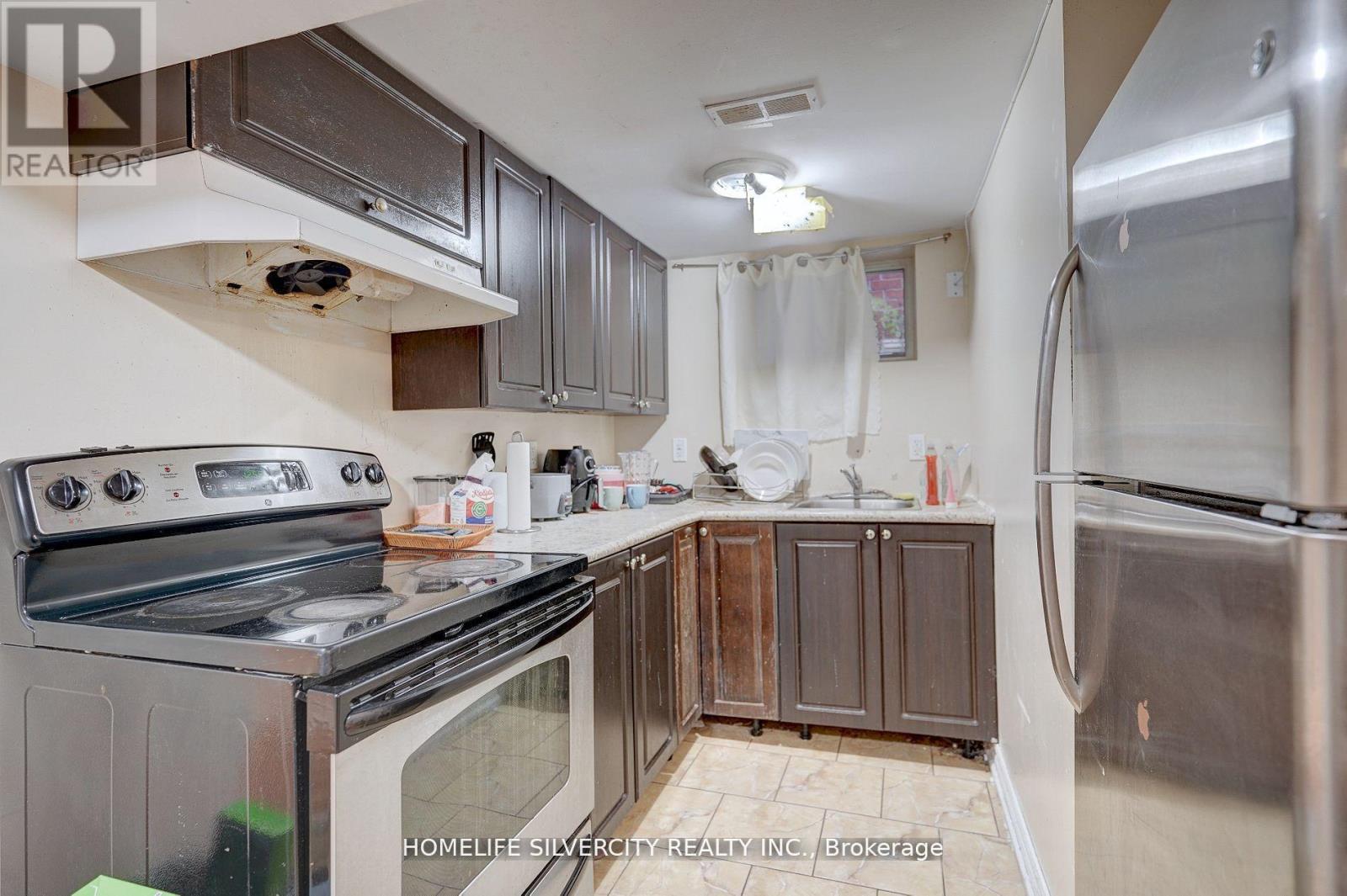 Single Family House for Sale in  AUGUST AVENUE Toronto (Oakridge) 