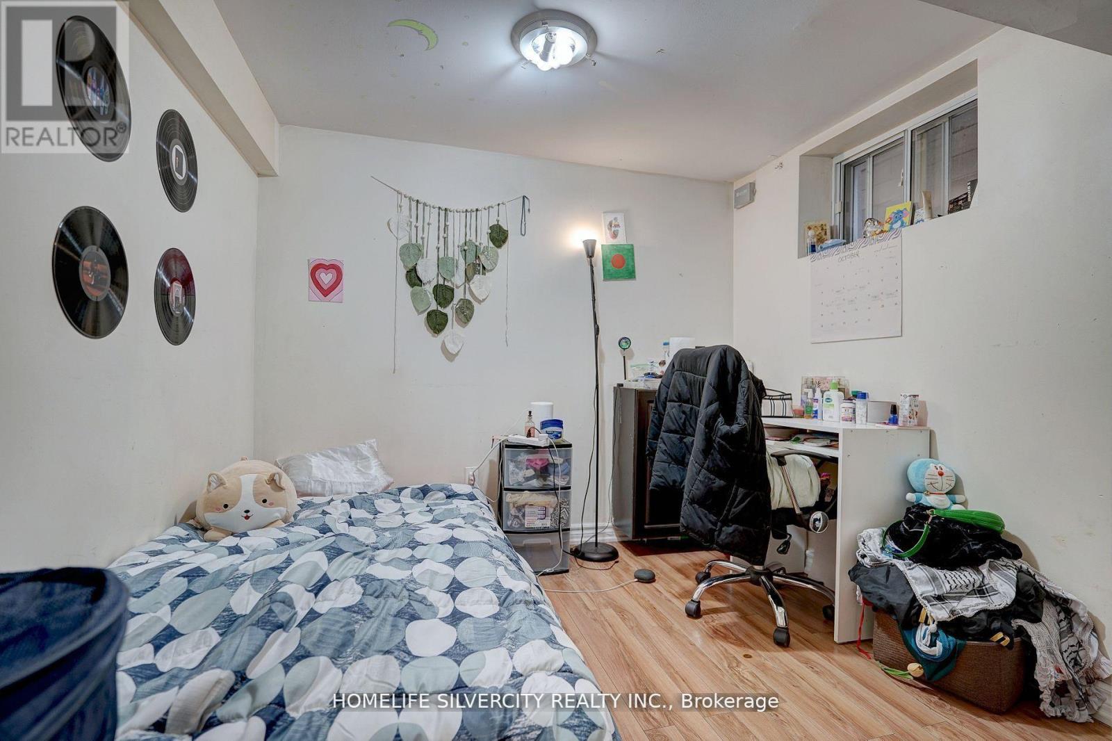 Single Family House for Sale in  AUGUST AVENUE Toronto (Oakridge) 