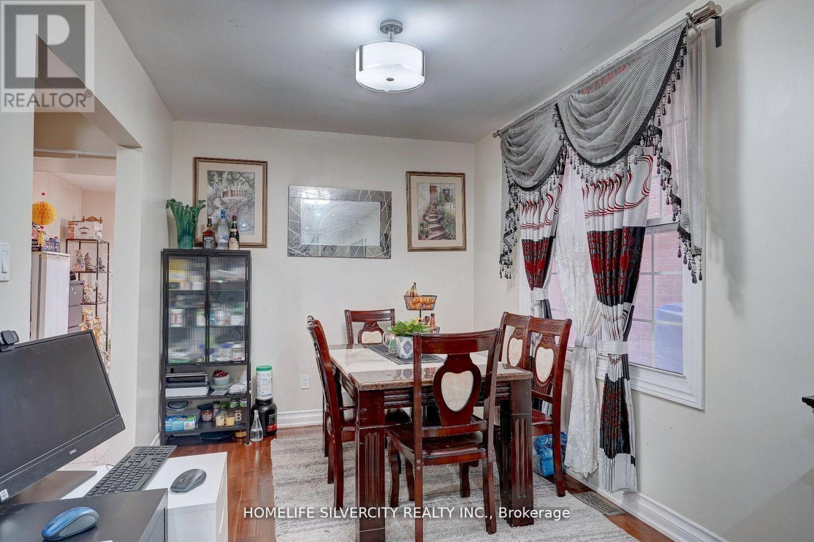 Single Family House for Sale in  AUGUST AVENUE Toronto (Oakridge) 