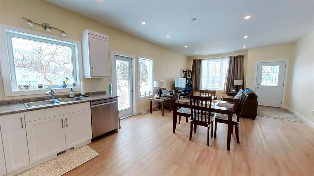 Photo 3 of 11 Henderson Avenue, Whitemouth MB