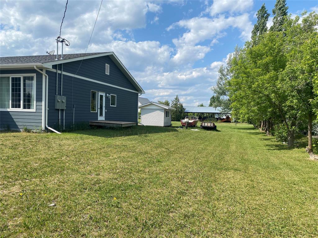 Photo 25 of 11 Henderson Avenue, Whitemouth MB