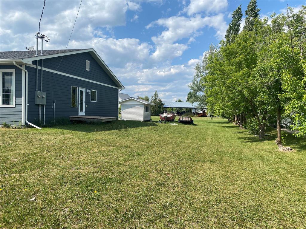 Photo 26 of 11 Henderson Avenue, Whitemouth MB