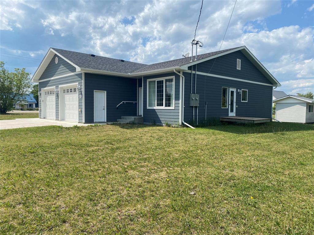 Photo 24 of 11 Henderson Avenue, Whitemouth MB