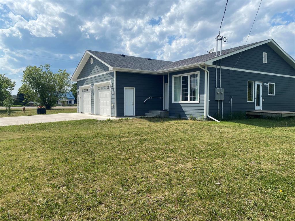 Photo 27 of 11 Henderson Avenue, Whitemouth MB