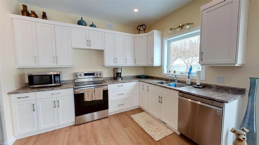 Photo 5 of 11 Henderson Avenue, Whitemouth MB