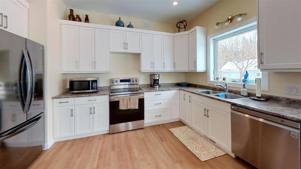 Photo 6 of 11 Henderson Avenue, Whitemouth MB