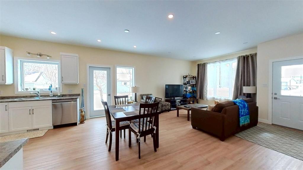 Photo 4 of 11 Henderson Avenue, Whitemouth MB