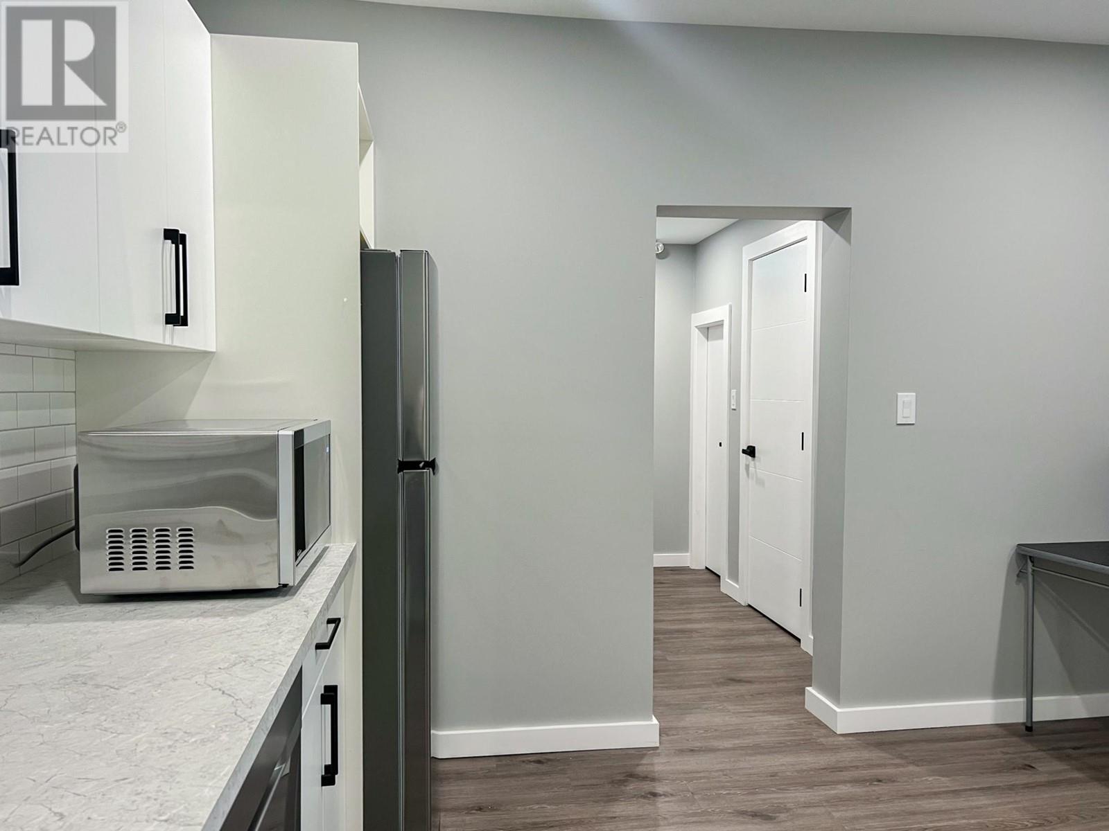 1560 BAY Avenue, Trail