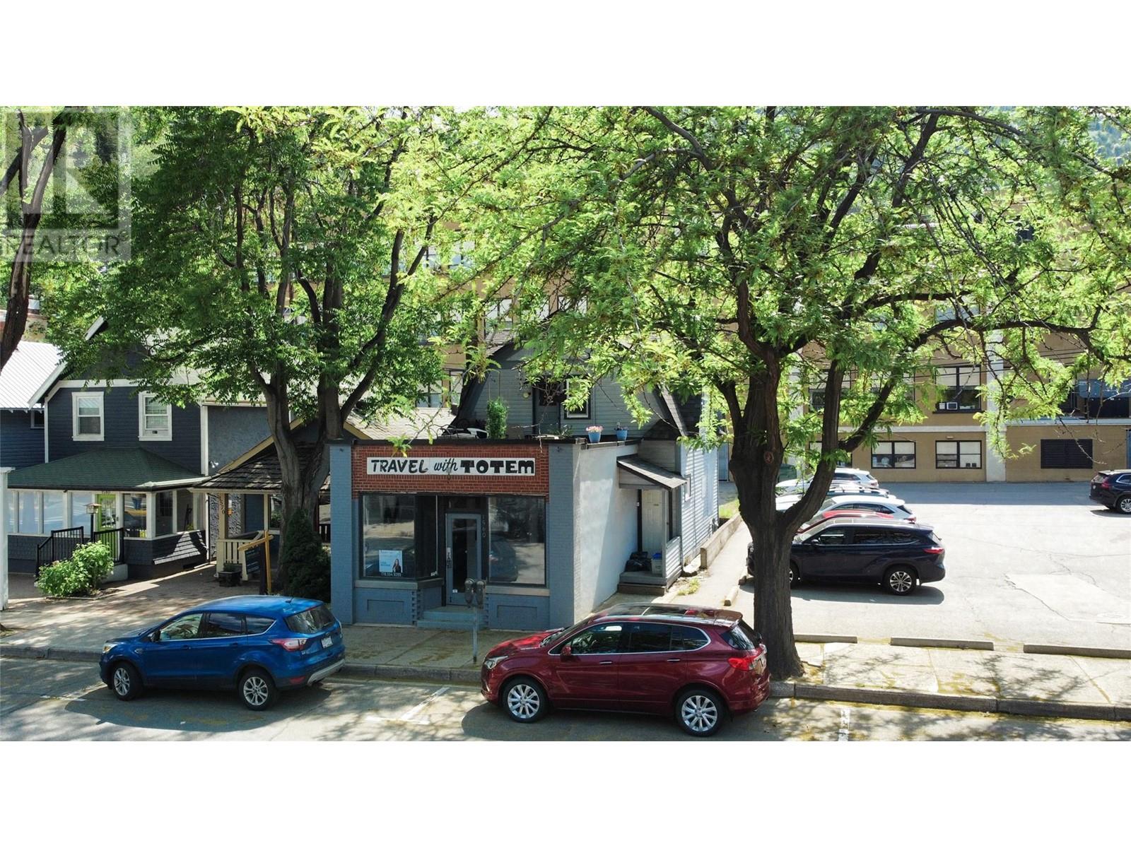 1560 BAY Avenue, Trail