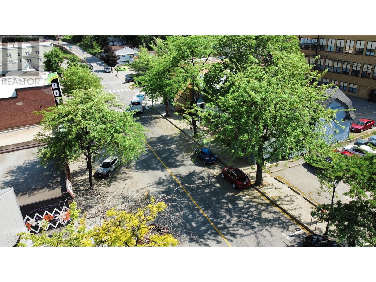 1560 BAY Avenue, Trail