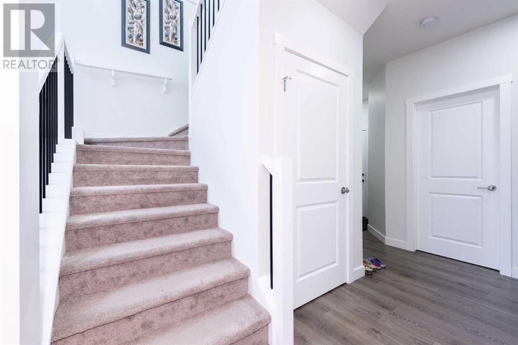 Photo 13 of 547 Clydesdale Way, Cochrane AB