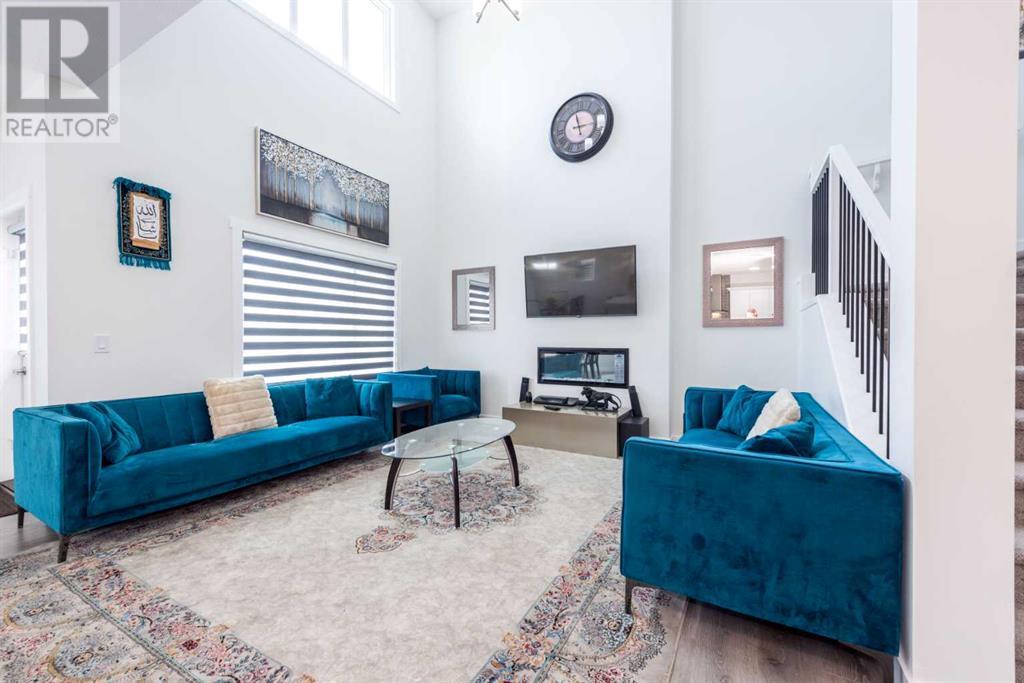 Photo 3 of 547 Clydesdale Way, Cochrane AB