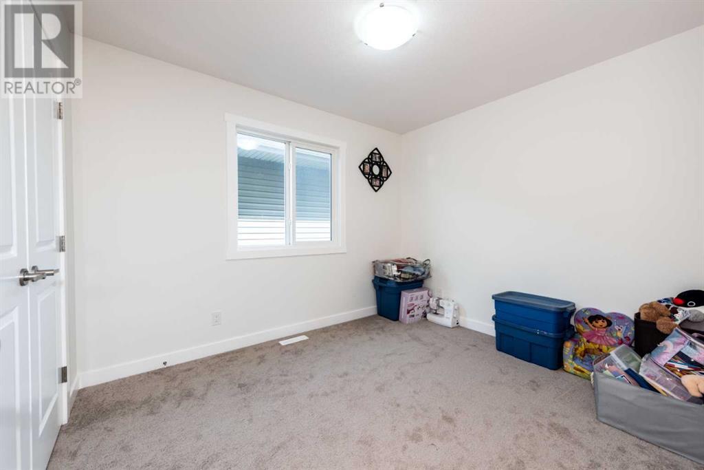 Photo 23 of 547 Clydesdale Way, Cochrane AB