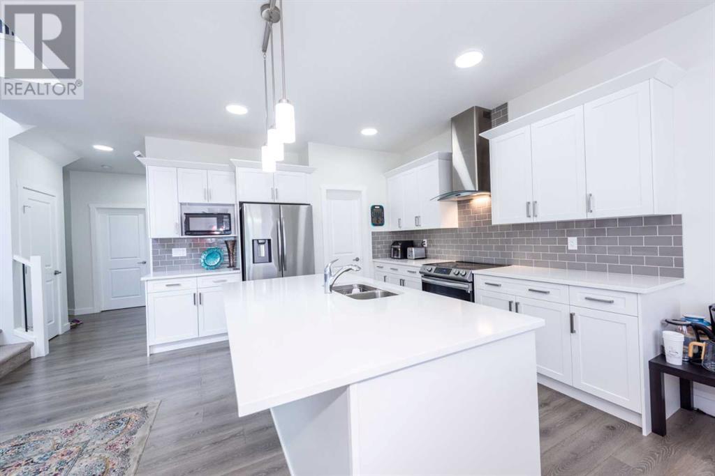 Photo 5 of 547 Clydesdale Way, Cochrane AB