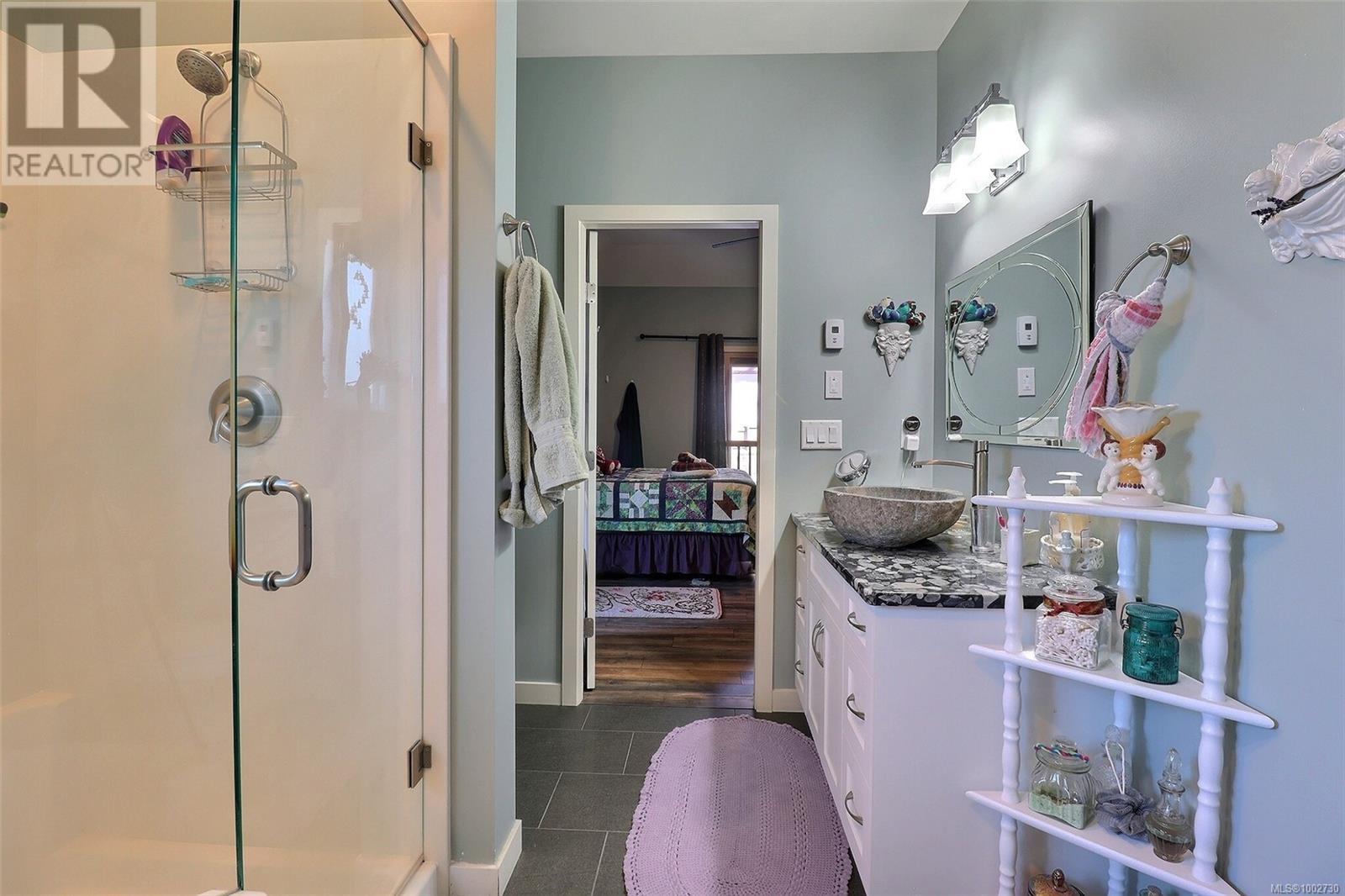 482 Mountain View Dr, Lake Cowichan