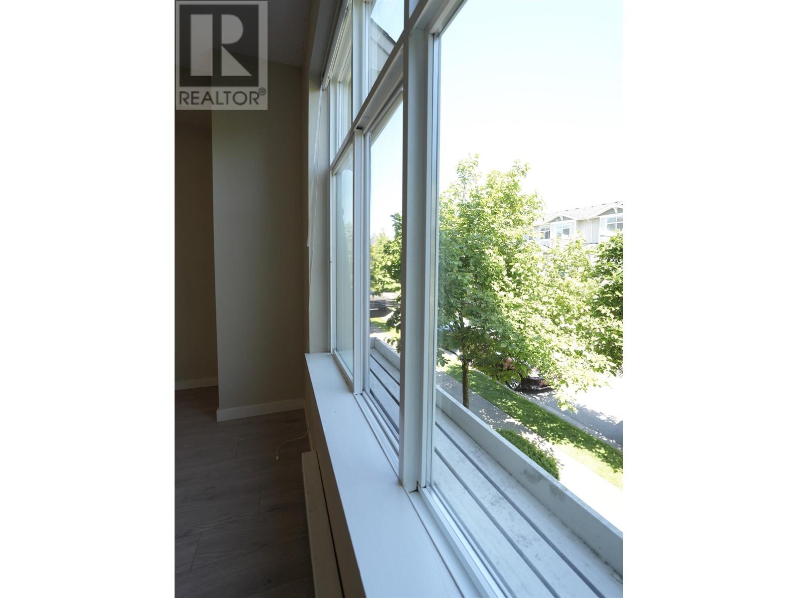Photo 3 of 80 7288 Heather Street, Richmond BC