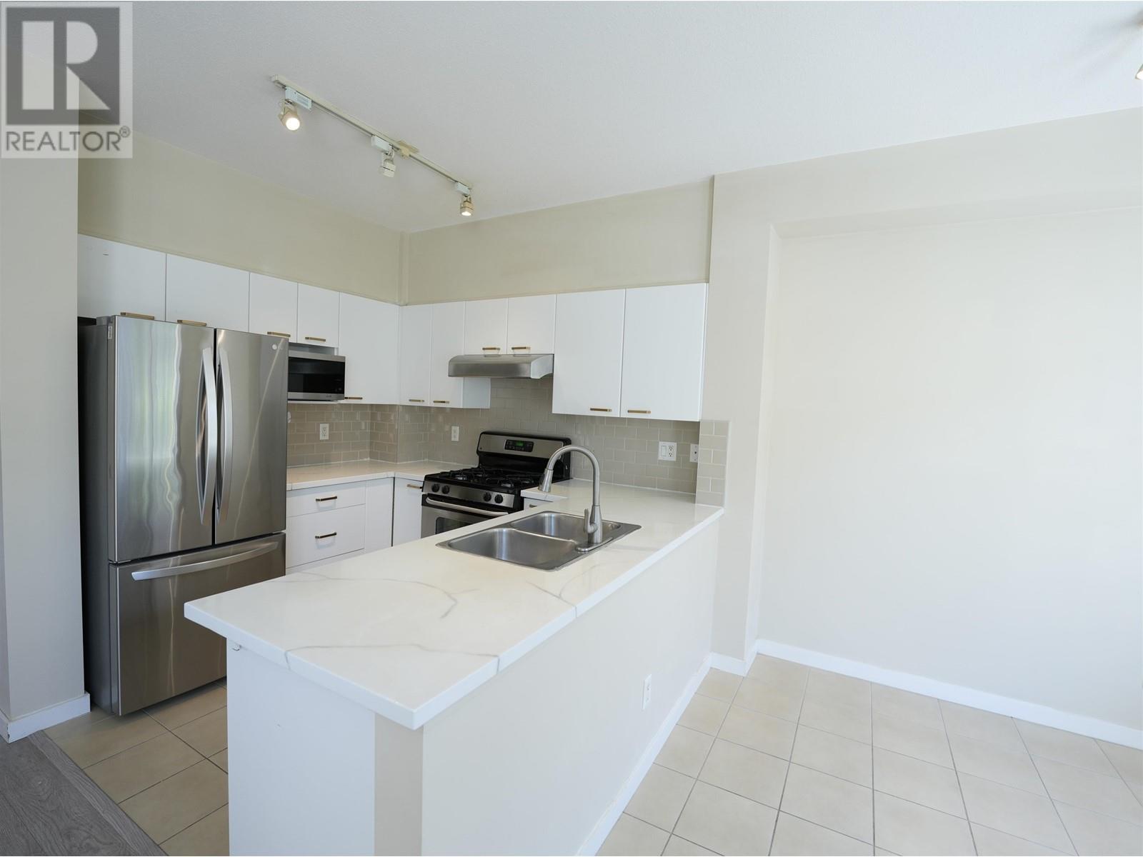 Photo 4 of 80 7288 Heather Street, Richmond BC