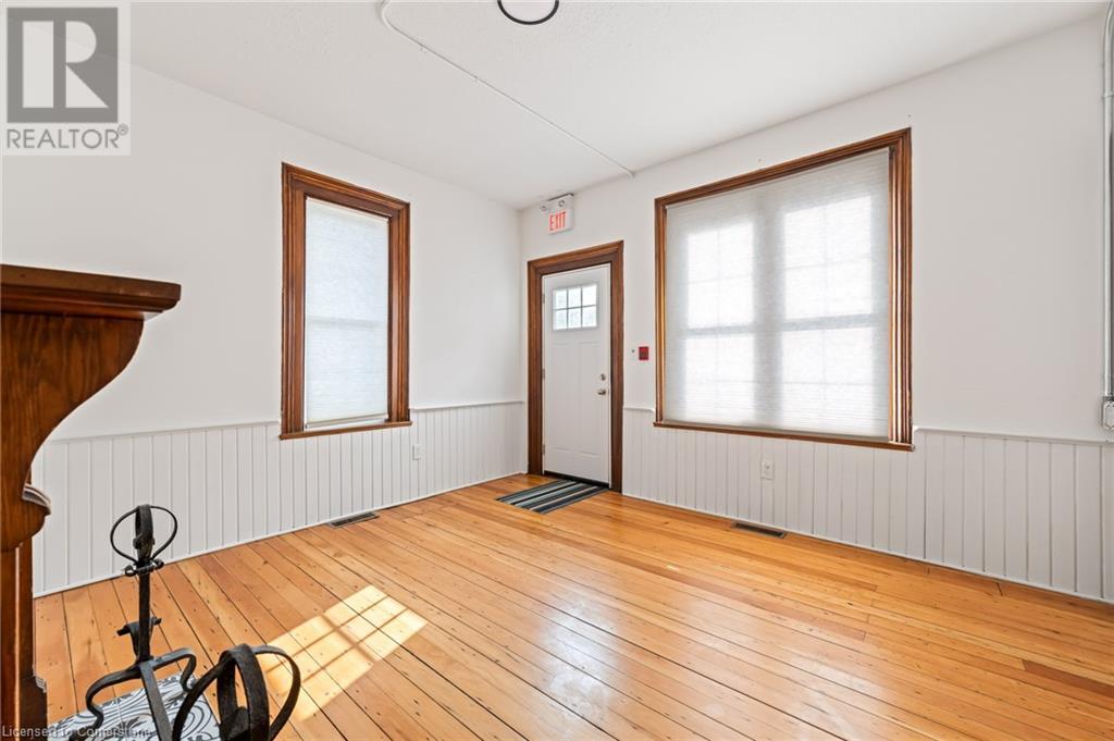 Photo 8 of 13 Mountain Street Unit 4, Grimsby ON