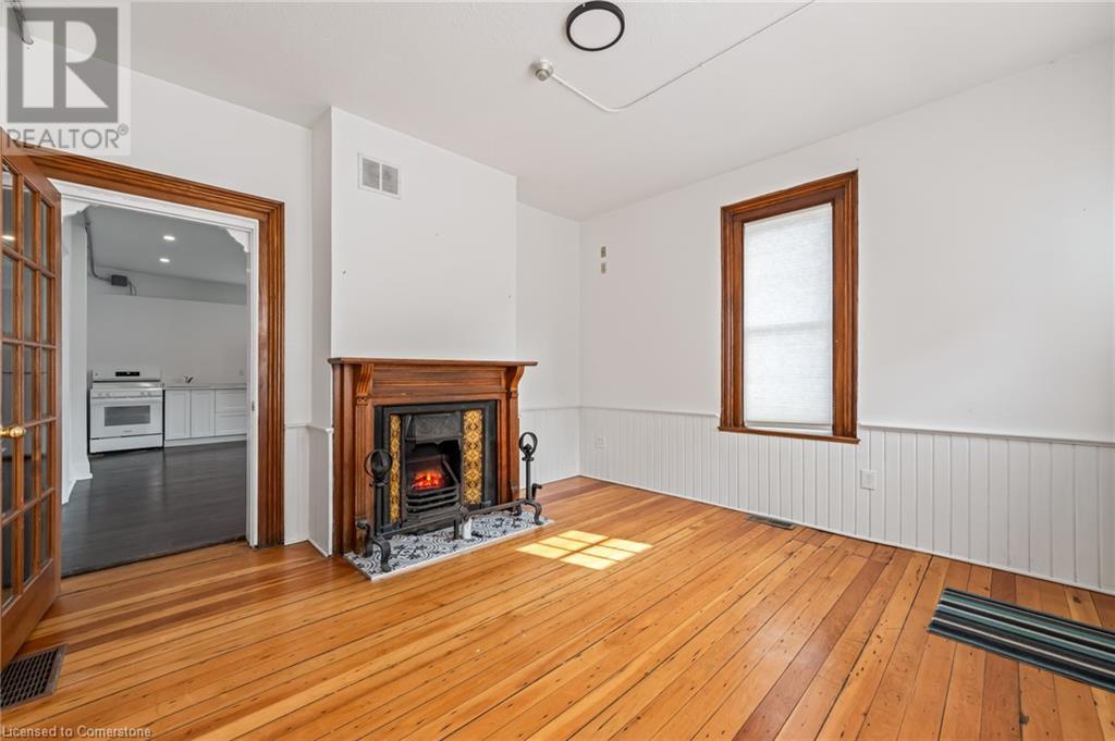 Photo 6 of 13 Mountain Street Unit 4, Grimsby ON