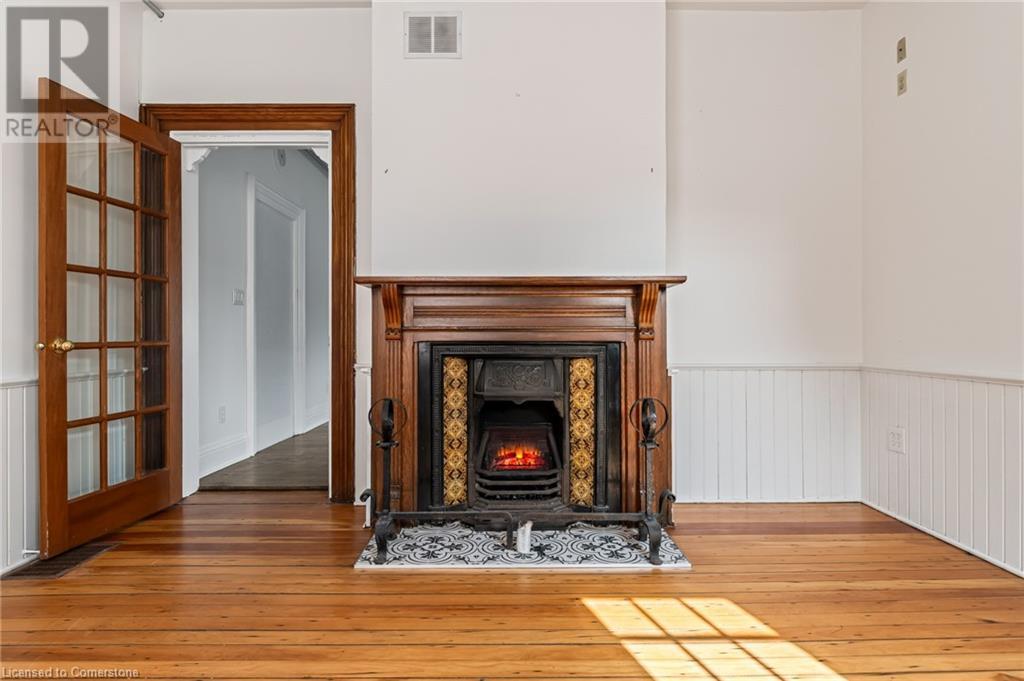 Photo 5 of 13 Mountain Street Unit 4, Grimsby ON