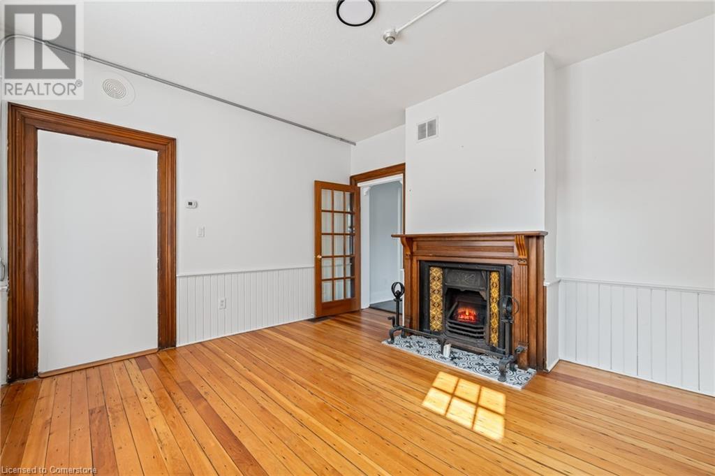 Photo 2 of 13 Mountain Street Unit 4, Grimsby ON
