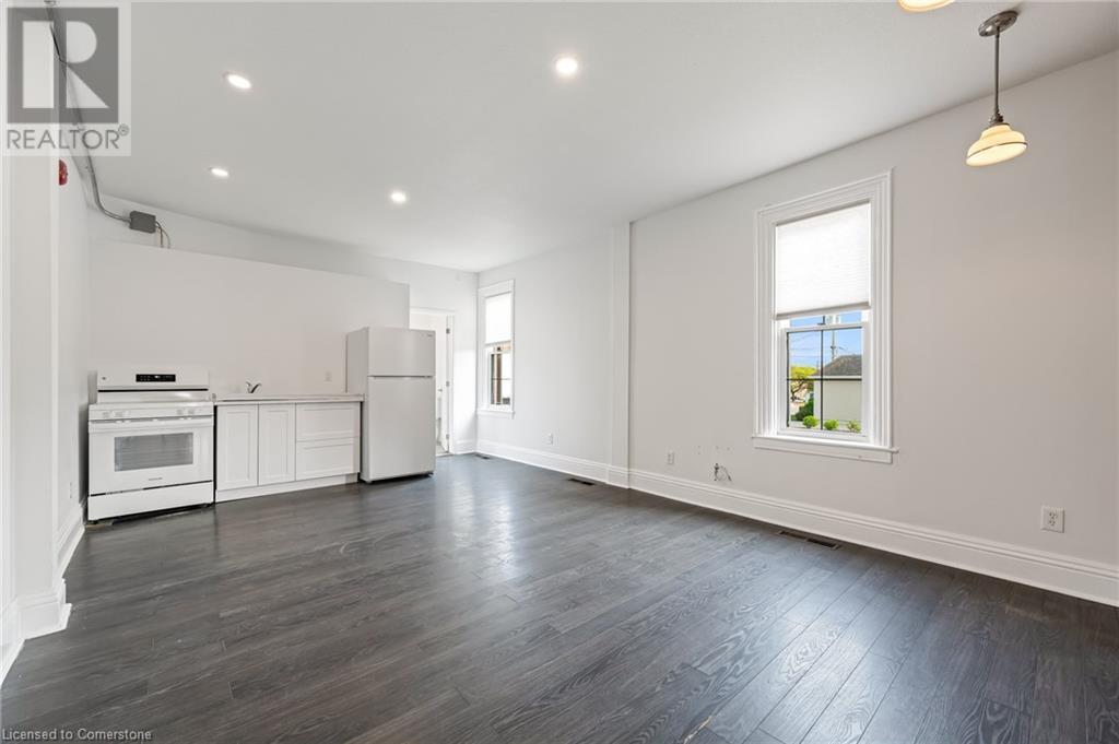 Photo 3 of 13 Mountain Street Unit 4, Grimsby ON