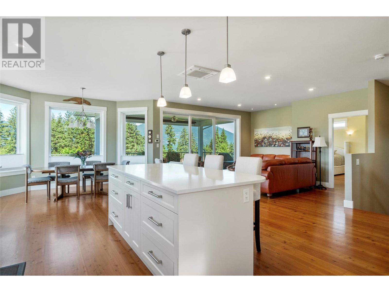 Photo 6 of 4230 20 Street Ne, Salmon Arm BC