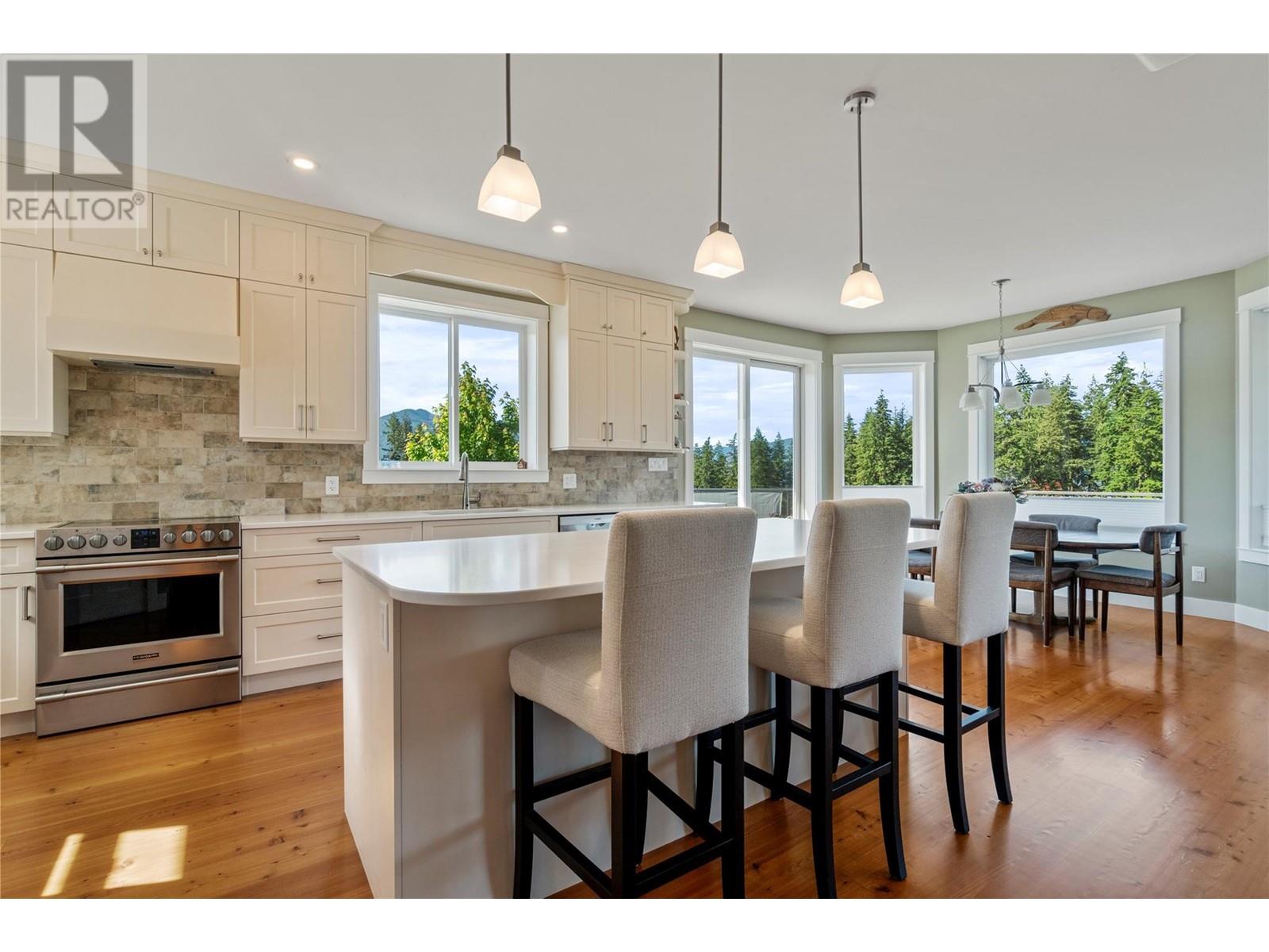 Photo 7 of 4230 20 Street Ne, Salmon Arm BC