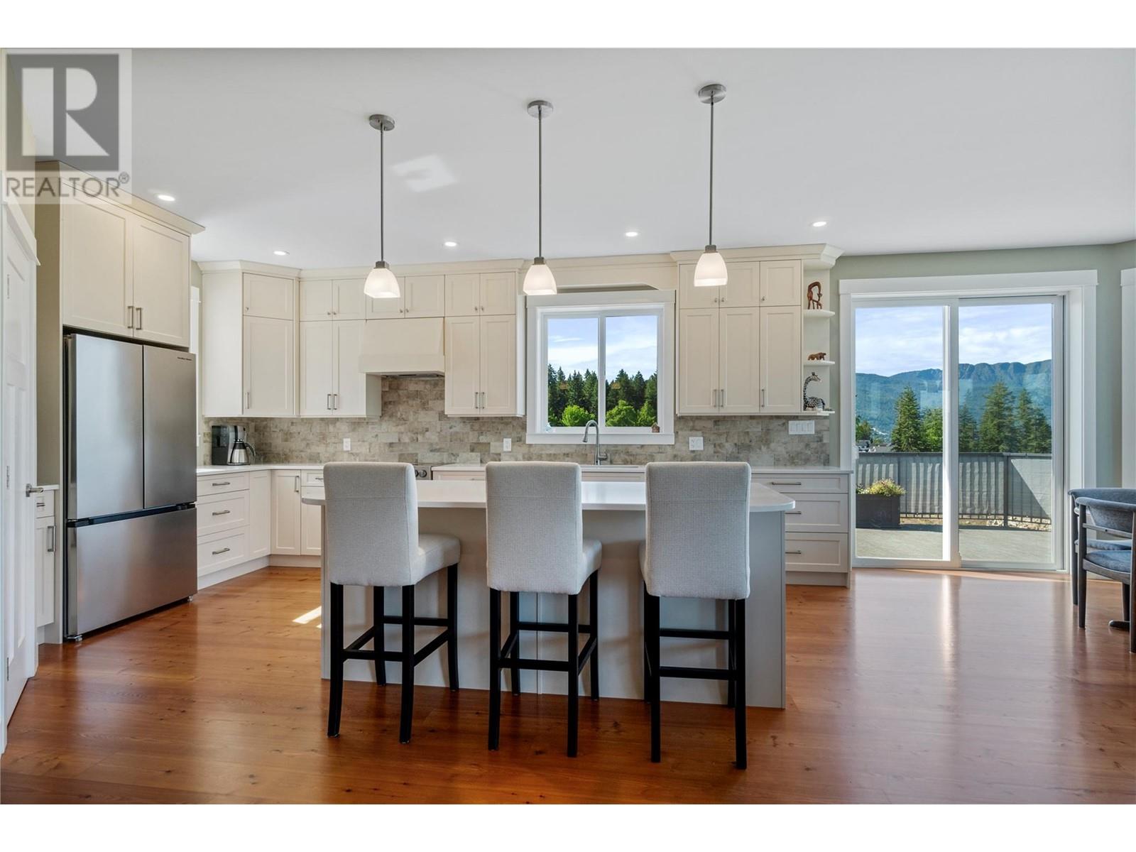 Photo 4 of 4230 20 Street Ne, Salmon Arm BC