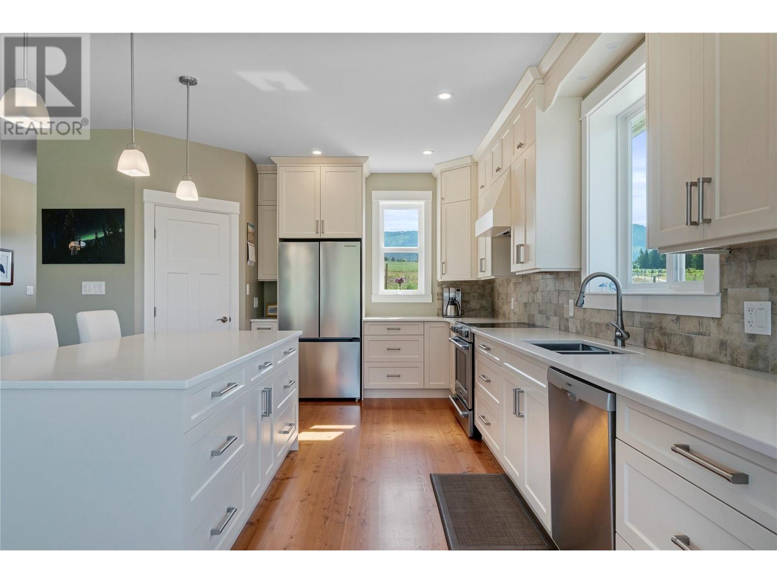 Photo 5 of 4230 20 Street Ne, Salmon Arm BC