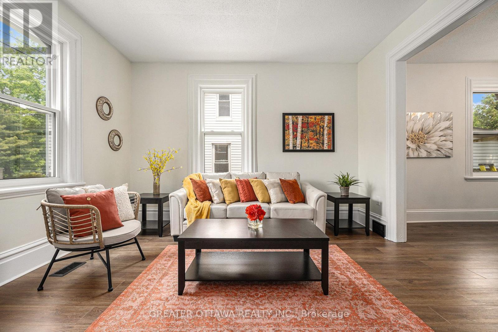 A comfortable size Livingroom