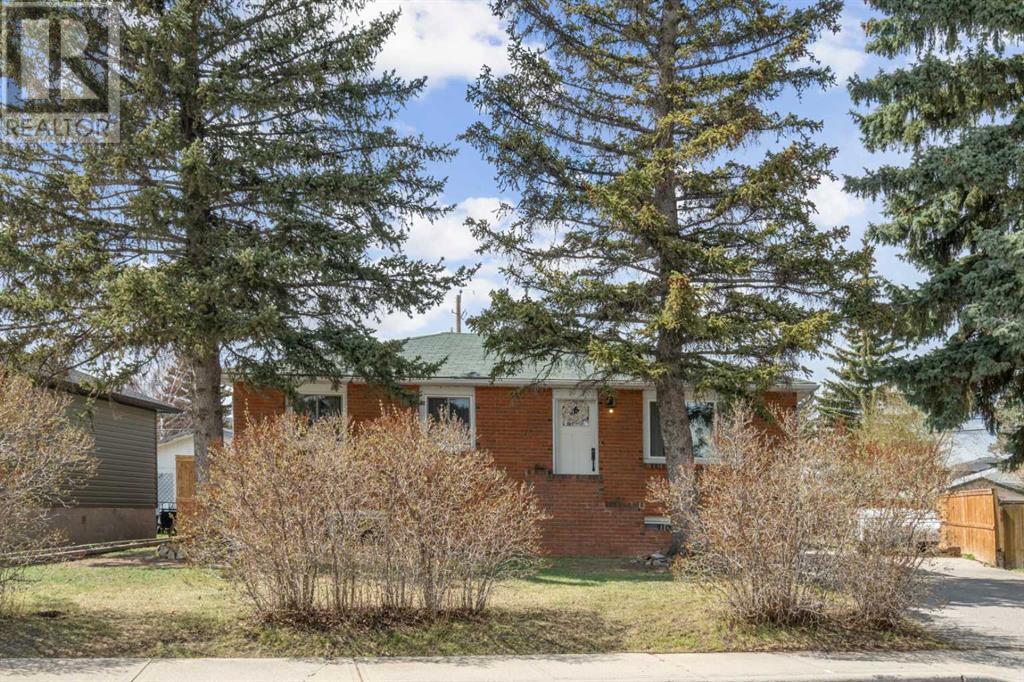 Single Family House Bungalow for Sale in  Beaupre Crescent NW Bowness Calgary 