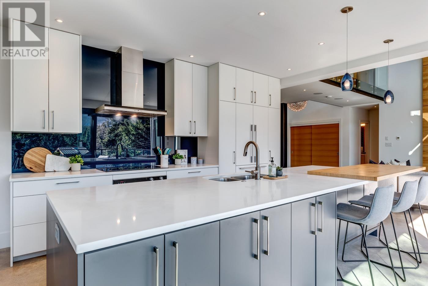 9316 AUTUMN PLACE, Whistler real estate listing R2953707