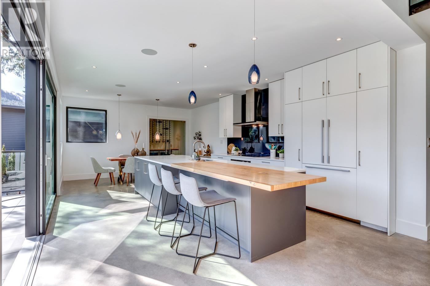 9316 AUTUMN PLACE, Whistler real estate listing R2953707