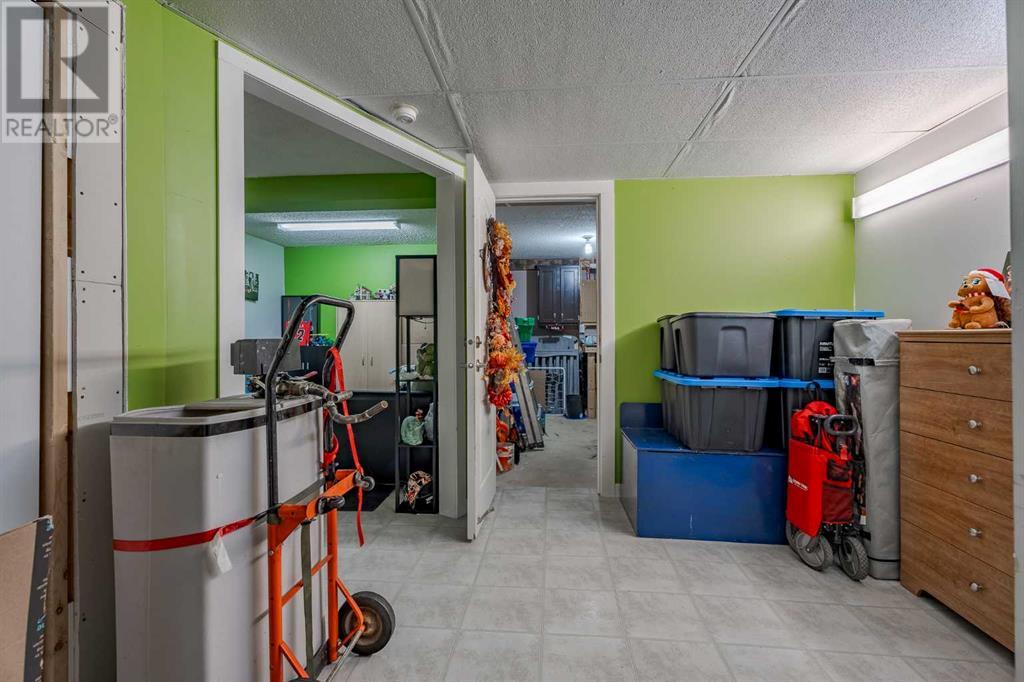 Single Family House 4 Level for Sale in  Millside Road SW Millrise Calgary 