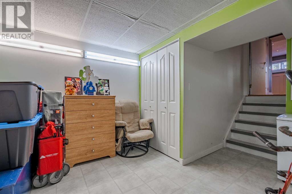 Single Family House 4 Level for Sale in  Millside Road SW Millrise Calgary 