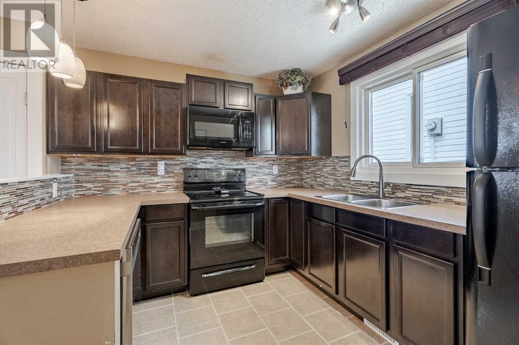 Single Family House 4 Level for Sale in  Millside Road SW Millrise Calgary 