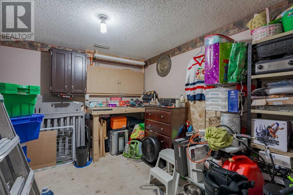 Single Family House 4 Level for Sale in  Millside Road SW Millrise Calgary 