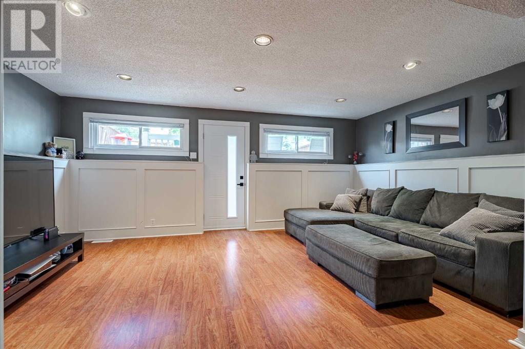 Single Family House 4 Level for Sale in  Millside Road SW Millrise Calgary 