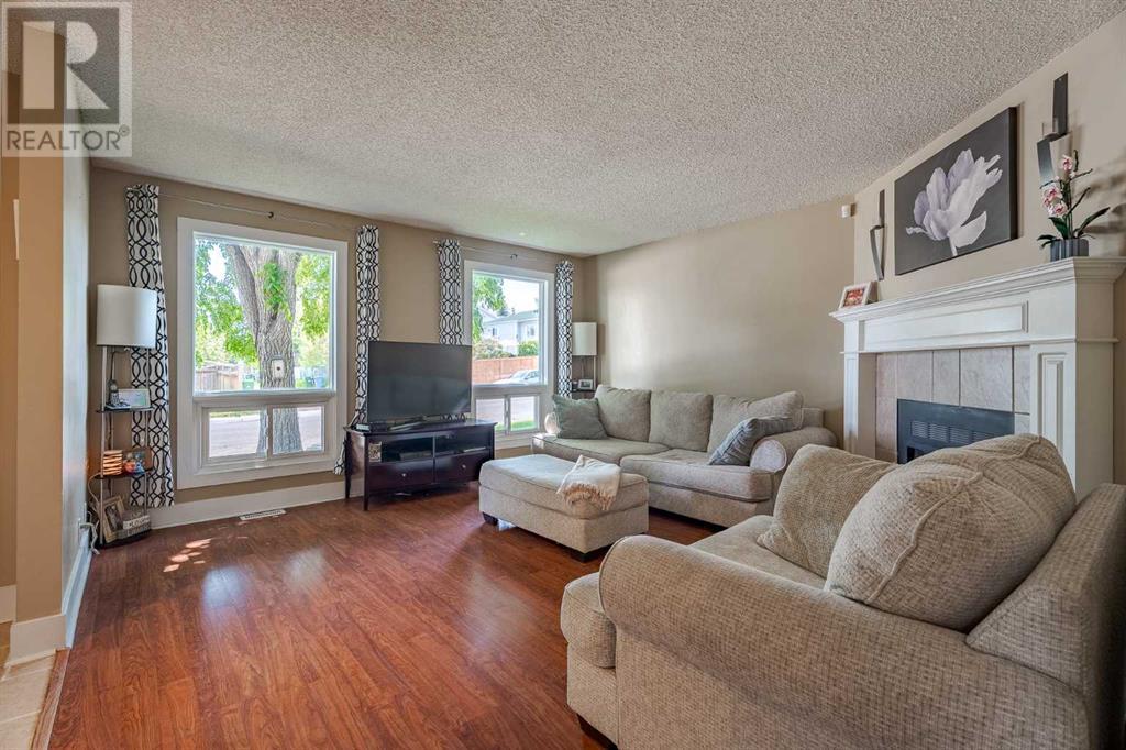 Single Family House 4 Level for Sale in  Millside Road SW Millrise Calgary 