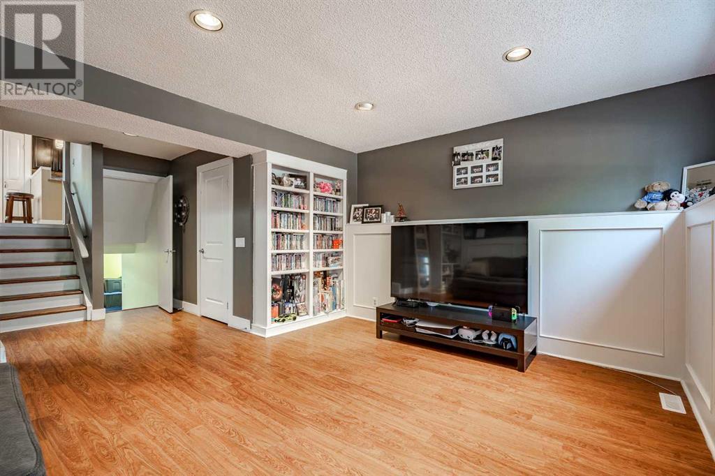 Single Family House 4 Level for Sale in  Millside Road SW Millrise Calgary 