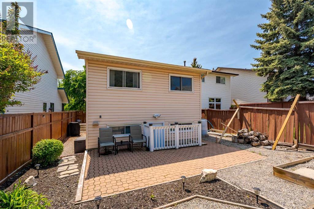 Single Family House 4 Level for Sale in  Millside Road SW Millrise Calgary 