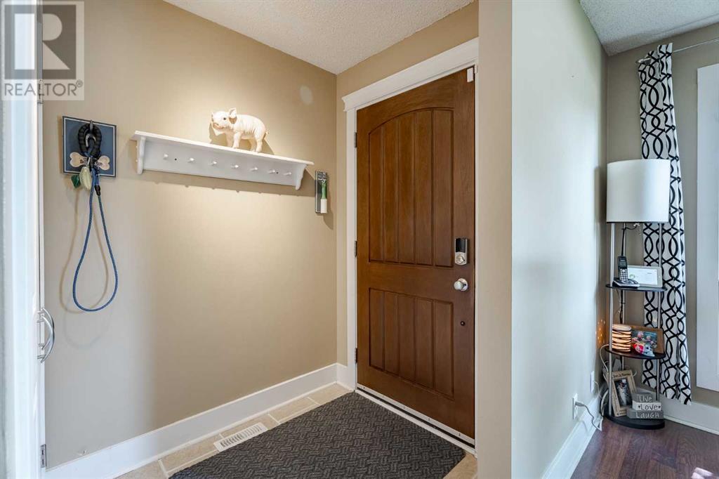 Single Family House 4 Level for Sale in  Millside Road SW Millrise Calgary 