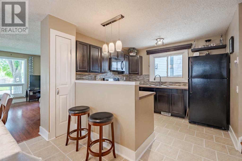 Single Family House 4 Level for Sale in  Millside Road SW Millrise Calgary 