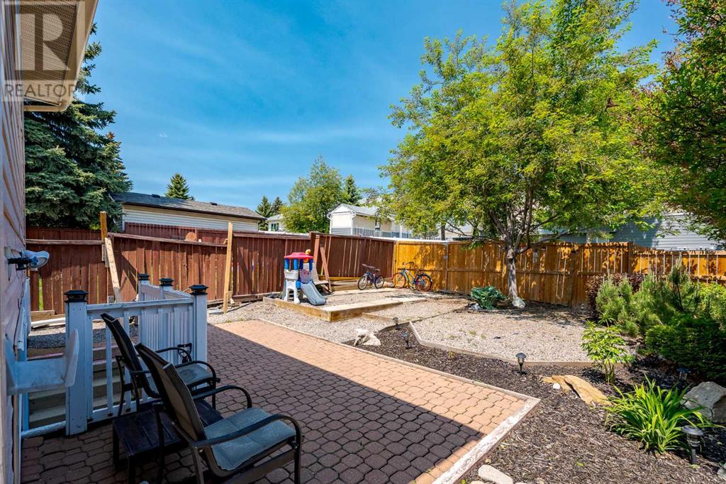Single Family House 4 Level for Sale in  Millside Road SW Millrise Calgary 