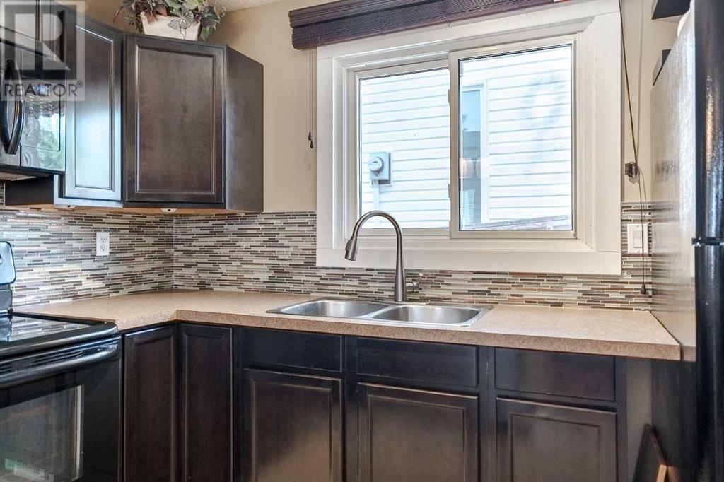 Single Family House 4 Level for Sale in  Millside Road SW Millrise Calgary 